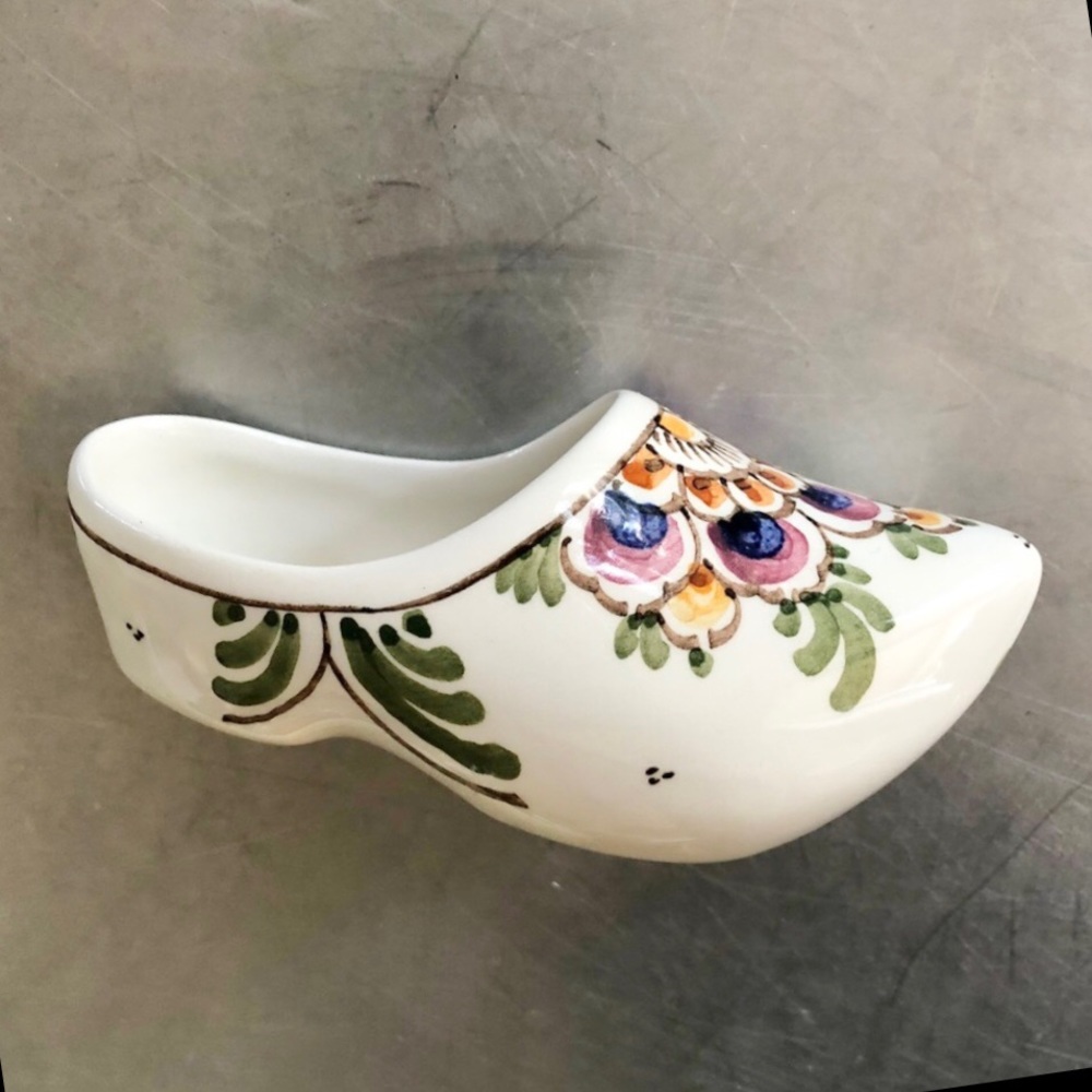 ⭐️Delft⭐️Handpainted Ceramic 4.5" Dutch Clog Home Decor Trinket Box Collectible - Picture 3 of 6